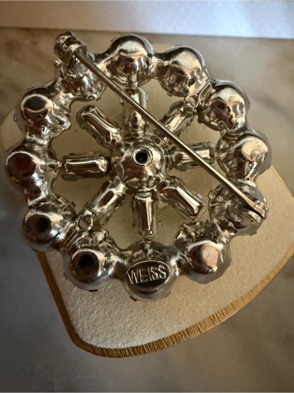 Weiss Brooch - Picture 5 of 6